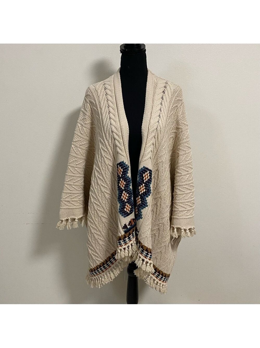 Chaser Cardigan Women’s Medium/Large Cream Aztec Campfire knit Poncho Cardigan